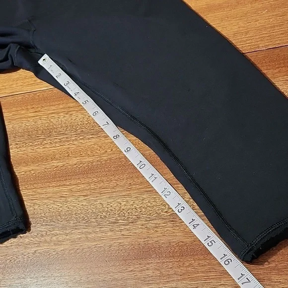 Lululemon black Capri leggings SZ 8 - Picture 7 of 9